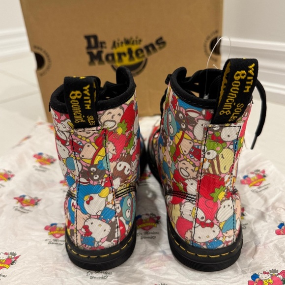Hello Kitty Dr Martens Rare Limited Edition Women’s Size 5 US Sanrio - Picture 7 of 9